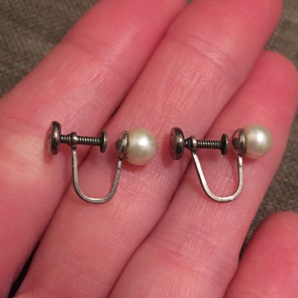 Vintage Retro Faux Pearl Screw On Earrings - Picture 4 of 7